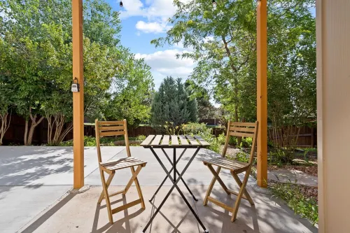 The Nook- Private Walkout Studio With Full Kitchen & Hot Tub!