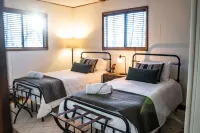 Cozy 4BR Escape in Amenity Filled Hideout