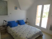 Modern house, quiet, very bright with garden and terraces