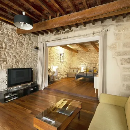 Charming apartment in the historic center of Uzès with air condition and parking