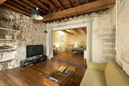 Charming apartment in the historic center of Uzès with air condition and parking