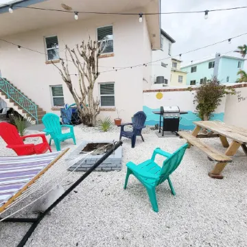 Cozy Coastal Getaway - 2 min Walk to Beach & Village, Shops & Restaurants