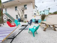 Cozy Coastal Getaway - 2 min Walk to Beach & Village, Shops & Restaurants Hotels near The Gallery on Siesta Key