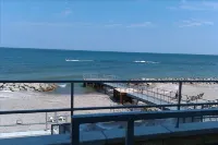 Lakefront Condo#111 3Br/2BA-Private Beach, Indoor Pool -