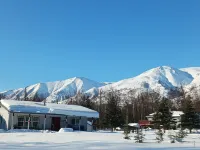 Hatcher Pass retreat for you and your four legged friends!