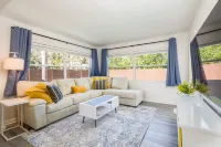 Heated POOL Oasis DOG/FAMILY Welcome! 6mi-BEACHES & 2mi to DWTN! Fast/Free WI-FI