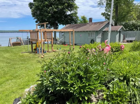 Beautiful Waterfront Hubbard Lake Cottage #3