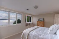 Sunset Beach Lake House on Beautiful Owasco Lake - Great Family Summer Retreat! - Wifi