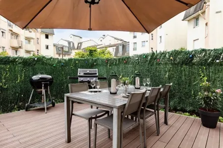 Charmant Refuge Avec Jardin, à 6 Minutes à Pied du Métro Créteil Léchat Отели рядом с достопримечательностью «Парк Дюпейру»