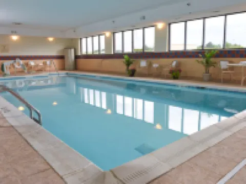 แฮมป์ตัน อินน์แอนด์สวีทส์ เมอร์เรย์ โรงแรมในเมอร์เรย์