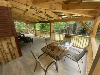Secluded trailside cabin for 8 people on Kingdom Trails