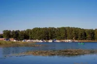 Directly on Schwedtsee with private water access, and complimentary use of Canadians
