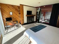 SPECTACULAR Hunter Mountain Views, INCREDIBLE LOCATION-2 minutes to slopes !!