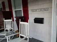 Bright, relaxing 2-story built in 1843, with WiFi & smart TVs in charming Dalton