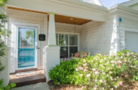 Beautiful and spacious beach cottage a short walk from the ocean
