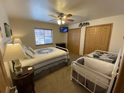 Quiet, comfortable, and central Cody location! Sleeps up to 5.