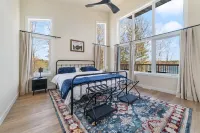 Escape to Chub Lake Retreat: Waterfront Luxury House in Carlton, Minnesota のホテル