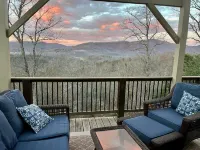Great Location, Beautiful Mountain and Sunset Views, Hot Tub and Shuffleboard.