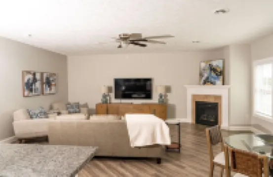 Sophisticated Golf Community Townhouse!–3442 Hoteles en Lysander