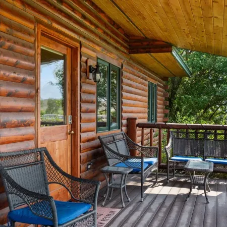 Moose Horn Lodge- A Clean Cabin for Families, Wedding Goers & Montana Adventures
