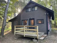 Pip's Place-10 Mins to Sugarloaf Hotels in Coplin