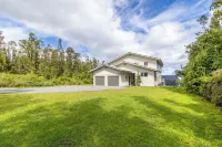 Large Home w/ 2 covered Pickleball Courts near Volcano National Park sleeps 16