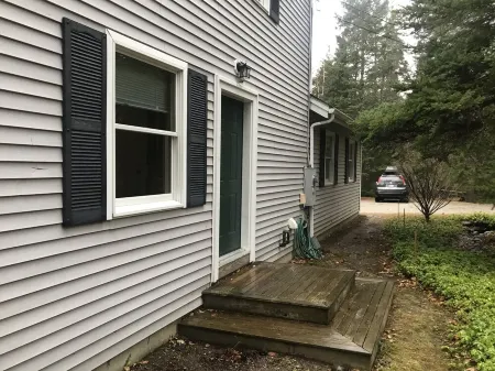 Bar Harbor rental, less than a quarter mile from Hadley Point Beach. Отели рядом с достопримечательностью «Маунт-Дезерт»