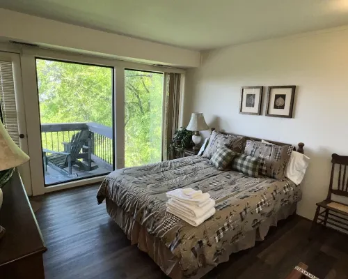 Wonderful view 2/2 villa. A block away from the Blue Ridge Parkway. 2 balconies! Hotéis em Patrick County