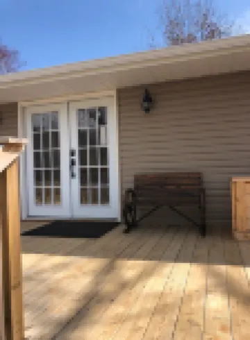 Freshly remodeled Retreat close to hiking, boating, and shopping