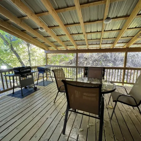 Cozy Cabin located in the heart of the Black Hills, but close to Deadwood & Lead