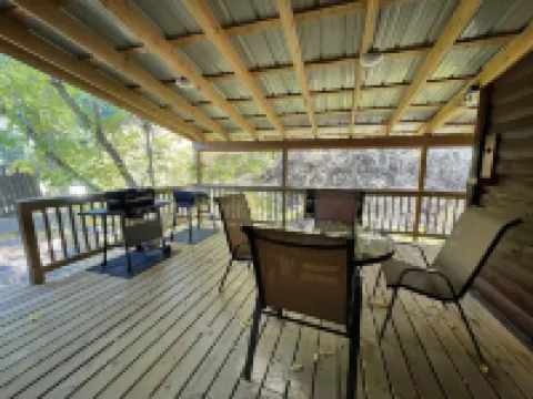 Cozy Cabin located in the heart of the Black Hills, but close to Deadwood & Lead