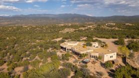 Luxurious 3 Bedroom-3 Bath~ Majestic views~ outdoor Spa~10 minutes to Plaza