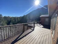 Fireplace, Large Deck with Panoramic Views, 3BR + 3BA, new carpet and blinds