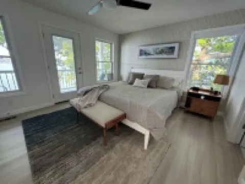 New 2024! Stunning Lake Front Home Magician Lk, 5 Bedrms, 6 Baths, Sleeps 14