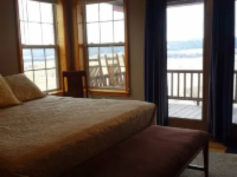 Calico Rock Cabin-500 Calico St 390 Chessmond Ferry Rd viewing the White River Hotels in Izard County