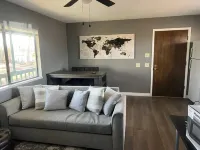 Quiet and Cozy 1br upstairs Guest House