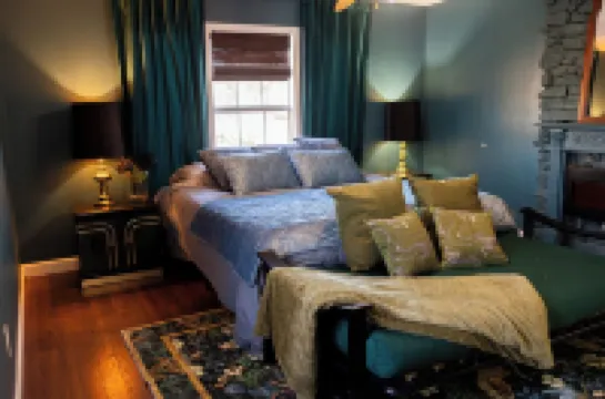 4-Bedroom Home - 2 King Beds, Summer Pool, Pool Table, Air Hockey + More