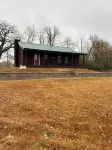 Cozy 2-bedroom cabin with WiFi, AC in serene Big Stone City