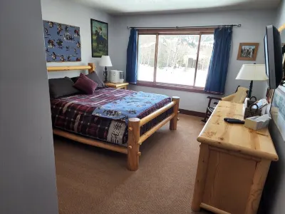 Fabulous 5 Bdrm Lower Deer Valley House, ski run views, open space, hot tub