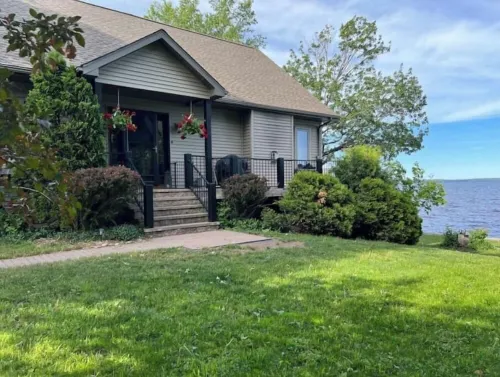 2BR Waterfront Retreat on Portage Lake & DNR Trail Hotels in Portage charter Township