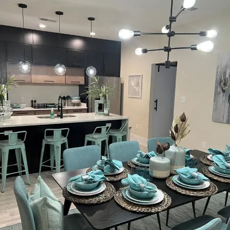 Rooftop Patio / 3 Mins to Downtown / Stylish House