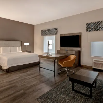 聖安東尼奧河濱步道歡朋套房飯店 德克薩斯州文化館附近的飯店