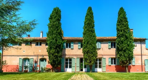 Large country house with private swimming pool and tennis court, 12 hectares