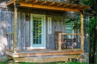 Creek View, Covered Decks & Private Hot Tub, Woods, Peaceful, Wildlife!