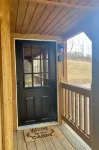 Cozy Tiny Cabin with Hot Tub, 3 Minutes to Seneca Rocks Park Entrance