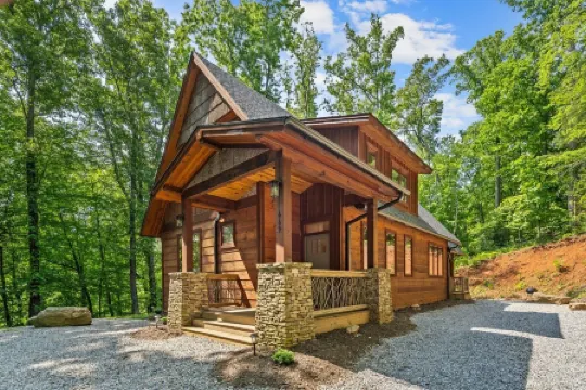 Minutes to the Blue Ridge Pkwy + Firepit &  Wood