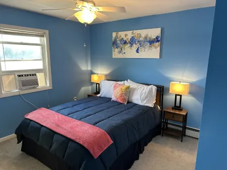 Waterfront on Lake Sunnyside near Lake George!