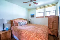 Walk to Downtown! 2-bedroom with mountain views