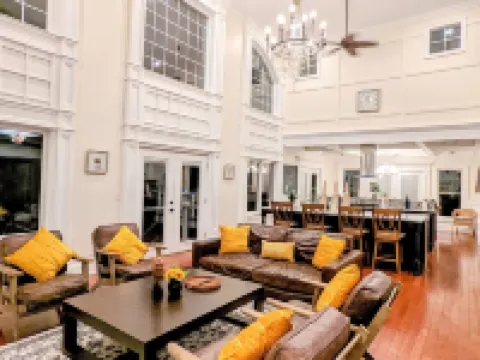 The Athena hideaway - hottub, firepit, lake & racetrack 薩拉託加酒店