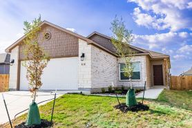 Brand New Cozy home near RAFB - 86" TV w/ game system, grill, and more